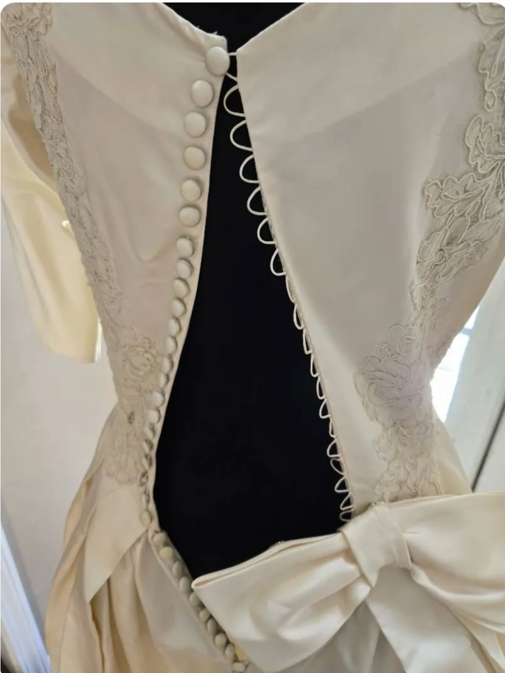 Jessica Cream Backless Bridal Ball Gown with Bow - Picture 15 of 16